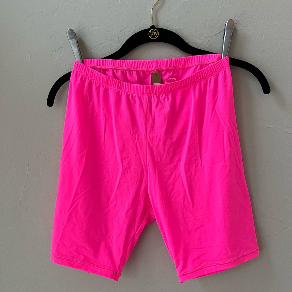 NWT SKIMS FITS EVERYBODY BIKE SHORTS NEON PINK M - Picture 5 of 5